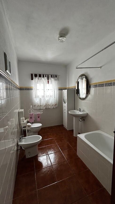 Full bathroom image 1 at Casa Paz e Calmaria Benavila in Benavila