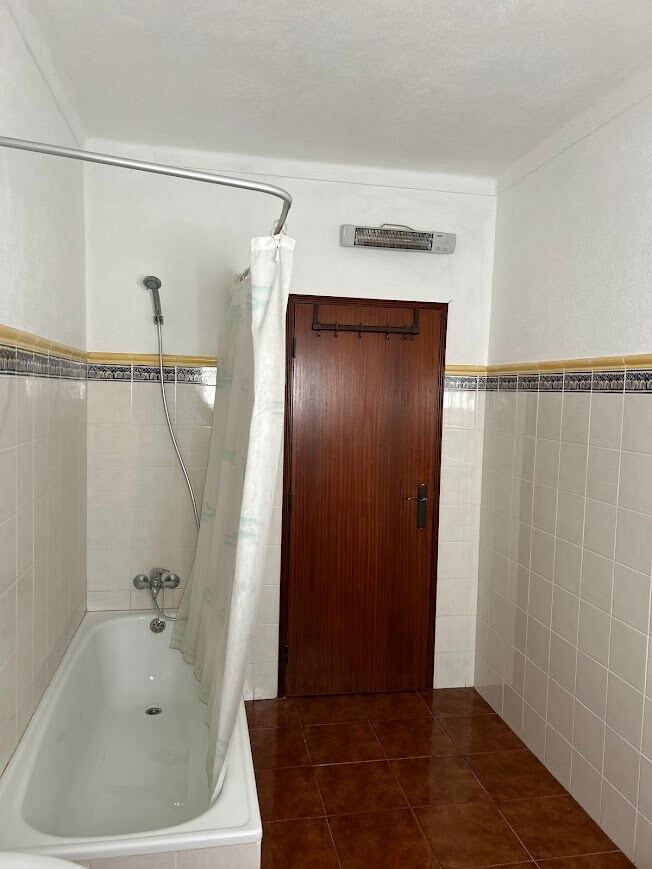 Full bathroom image 2 at Casa Paz e Calmaria Benavila in Benavila