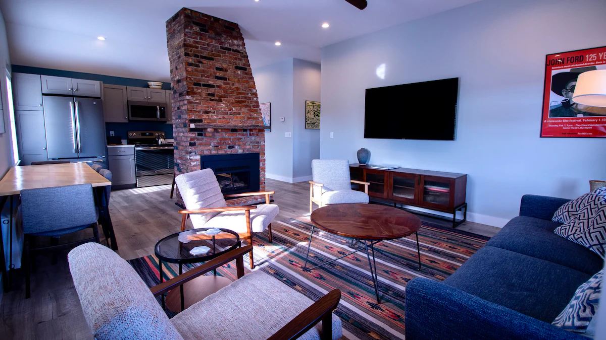 Luxury Coastal Apartment in Searsport — property photo 1