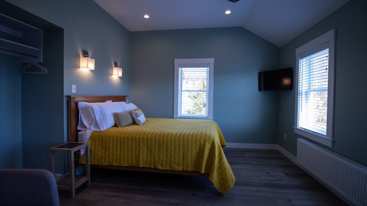 Luxury Coastal Apartment in Searsport — property photo 3
