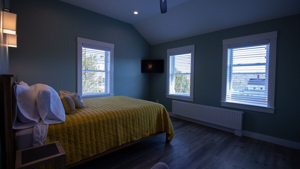 Luxury Coastal Apartment in Searsport — property photo 4