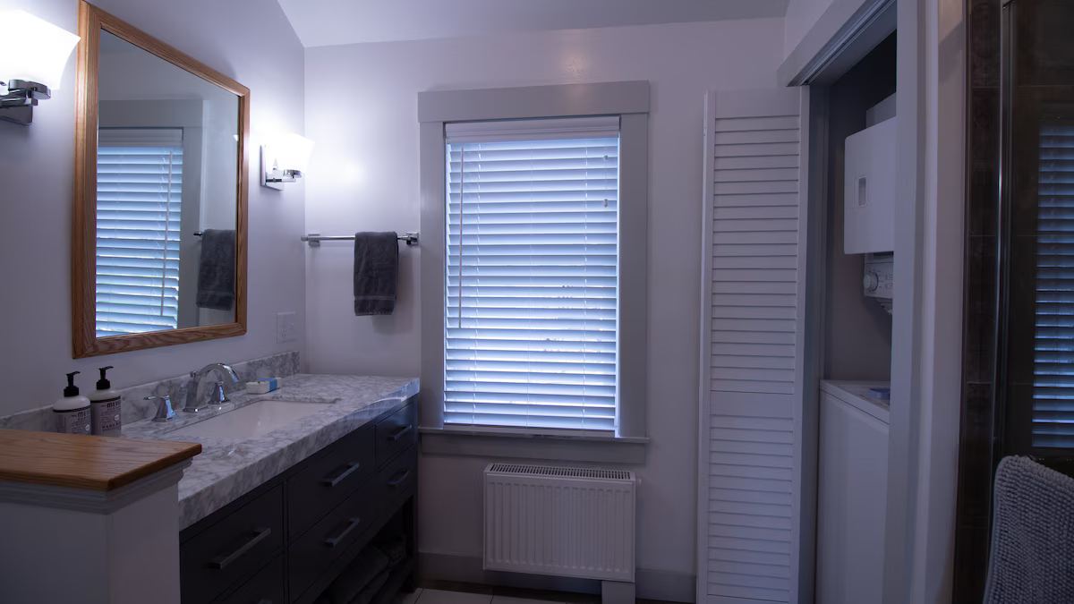 Luxury Coastal Apartment in Searsport — property photo 10