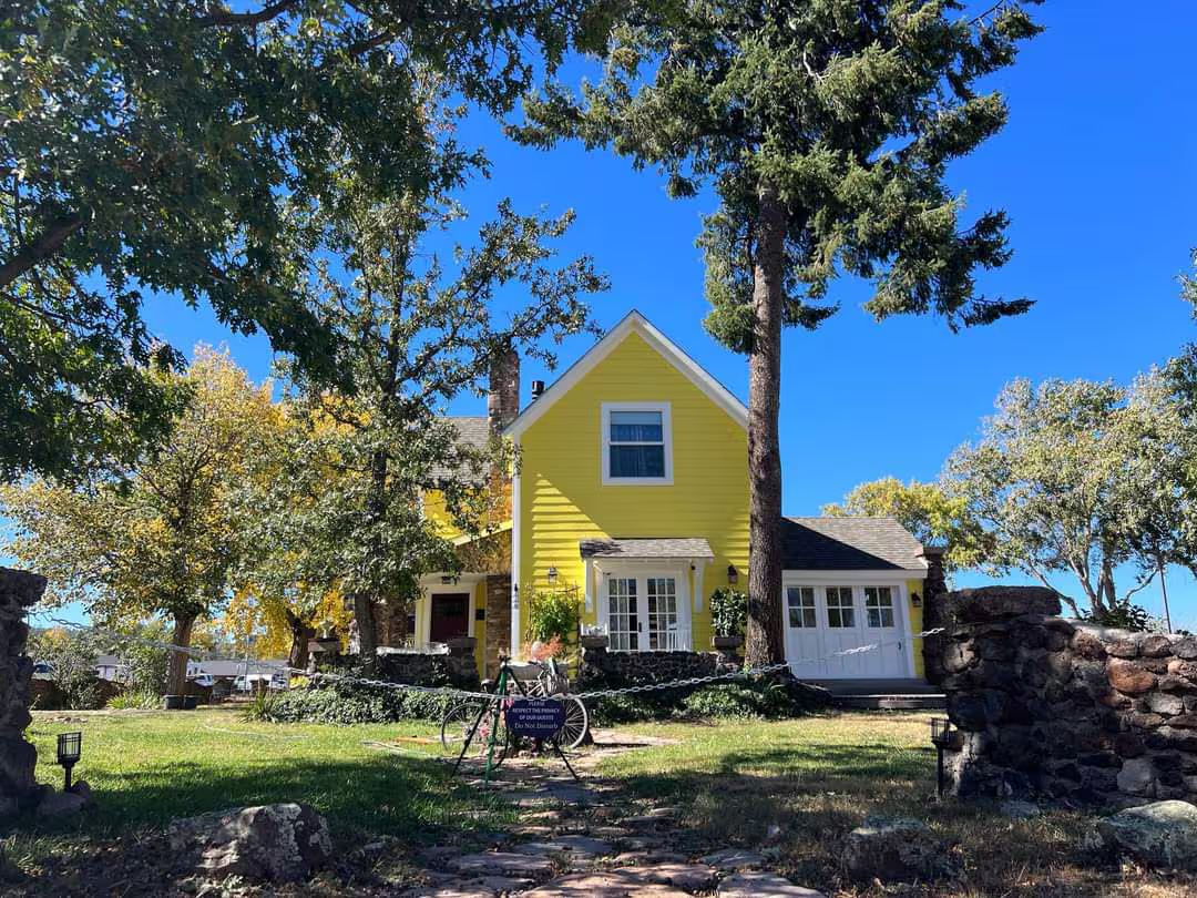 Historic Yellow House in Williams — property photo 1