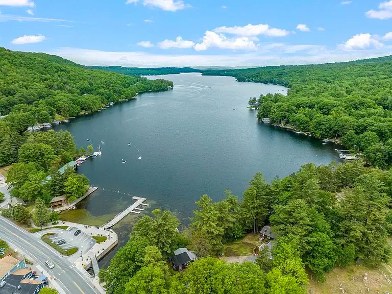Lawson Family Properties in Newbury — property photo 4