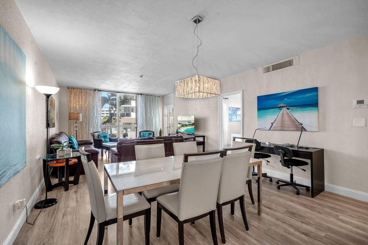 Spacious 2BR/2BA Oceanfront Getaway in Hollywood