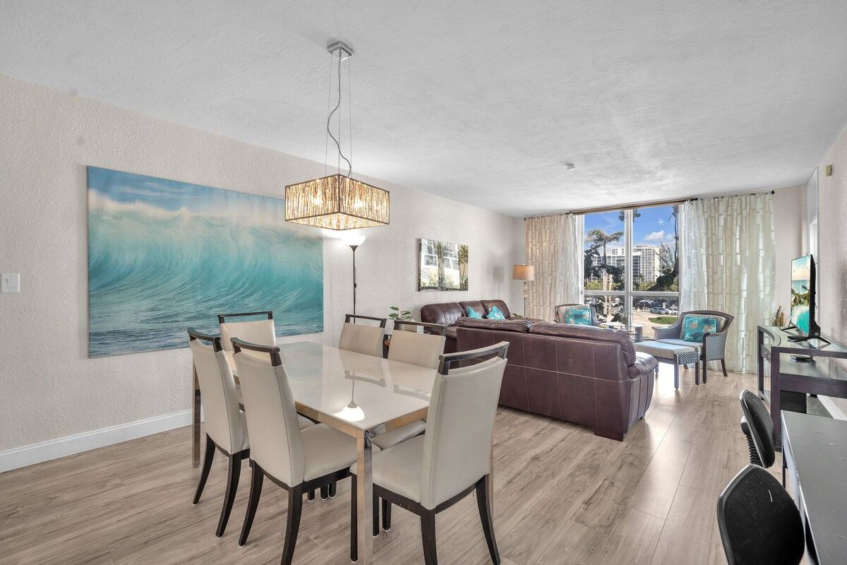 Spacious 2BR/2BA Oceanfront Getaway in Hollywood
