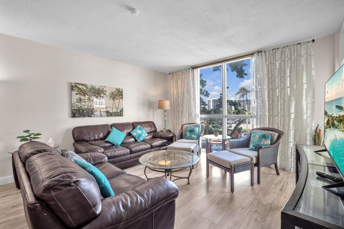Listing image 6 at Spacious 2BR/2BA Oceanfront Getaway in Hollywood
