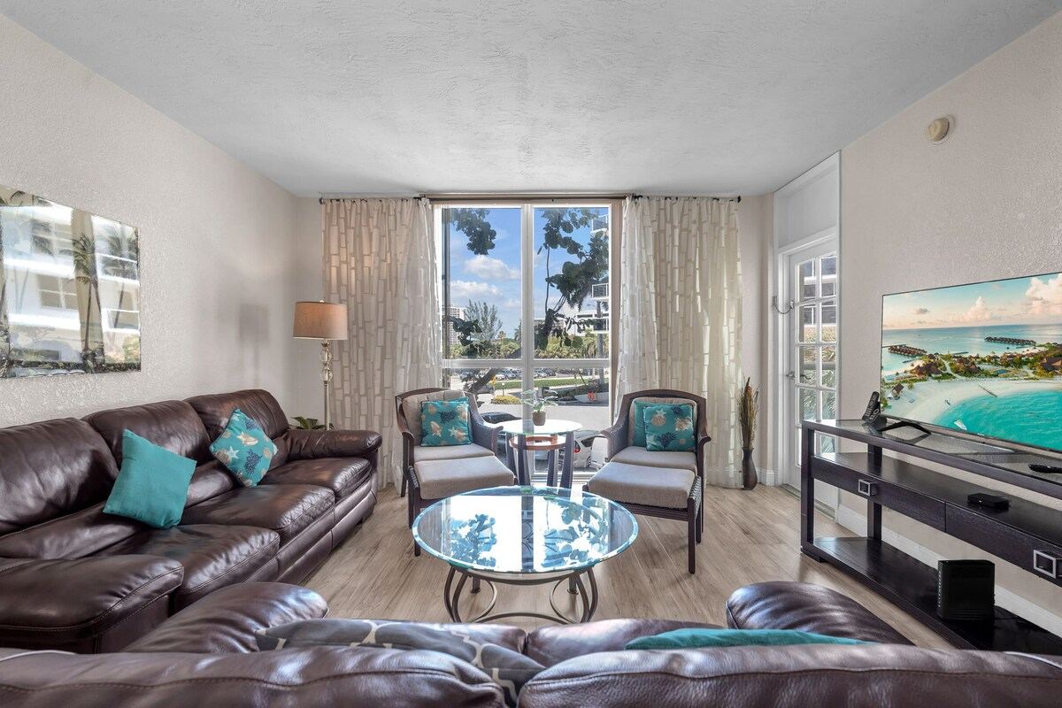 Listing image 7 at Spacious 2BR/2BA Oceanfront Getaway in Hollywood