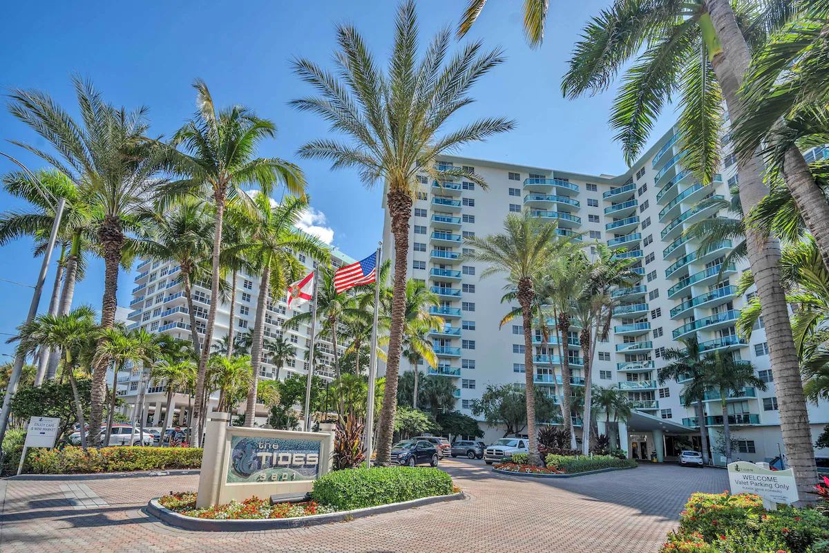 Listing image 18 at Spacious 2BR/2BA Oceanfront Getaway in Hollywood