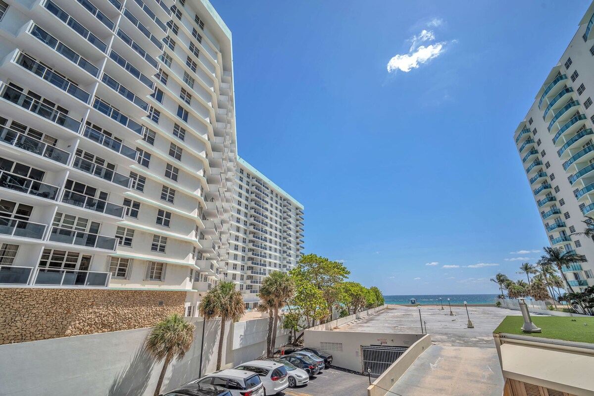 Listing image 20 at Spacious 2BR/2BA Oceanfront Getaway in Hollywood