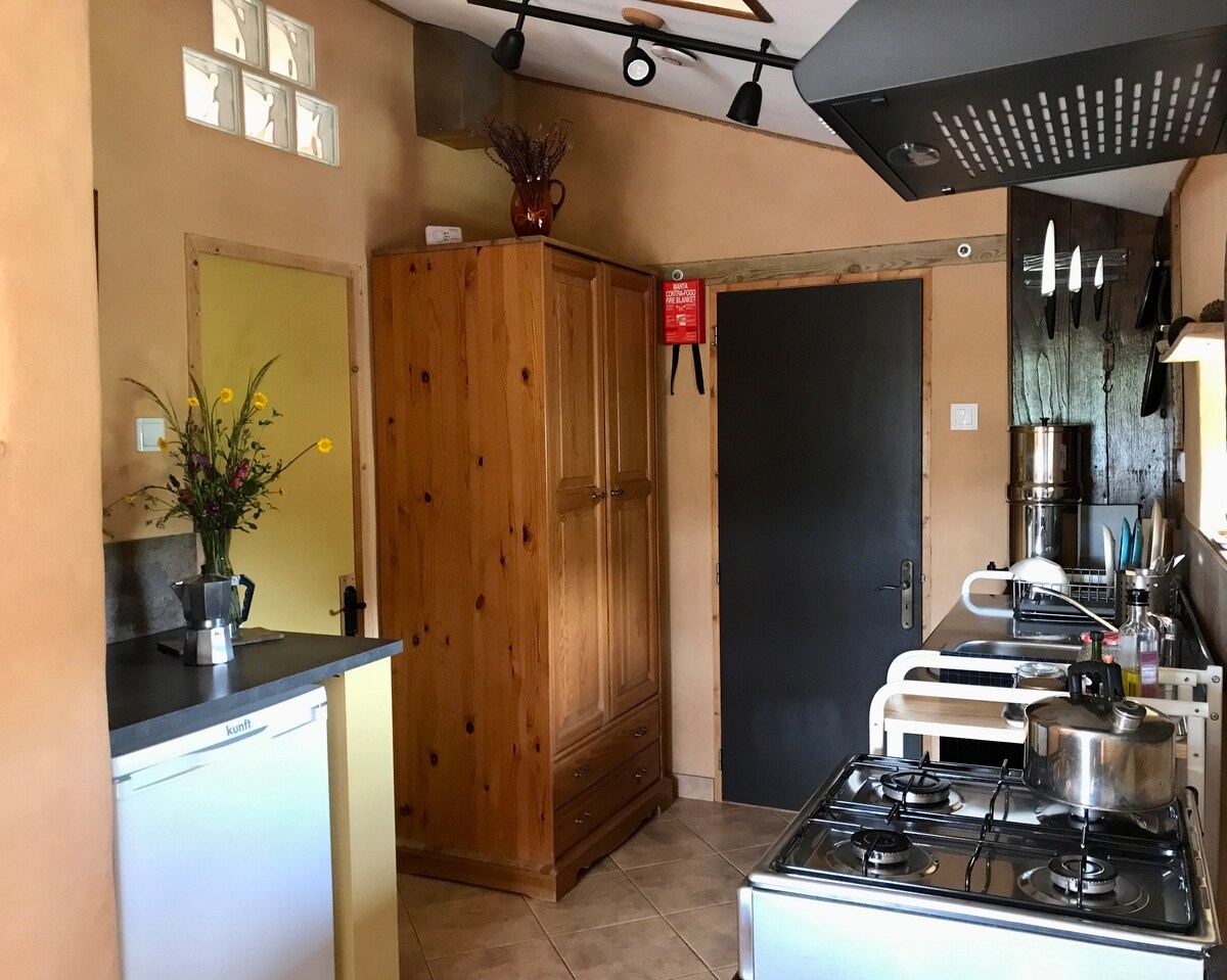 Kitchen with gas cooker, fridge with freezer compartment and water filter. at Quinta Tranquila in Odeceixe